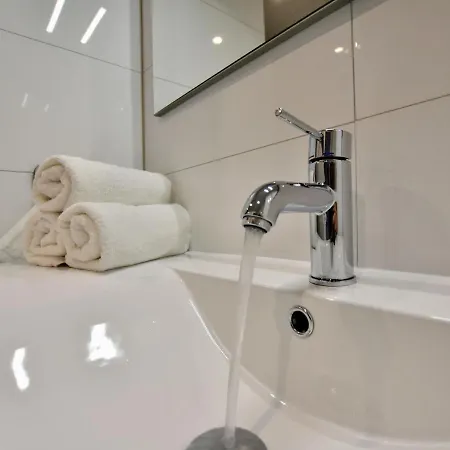 Luxurious In Apartment *